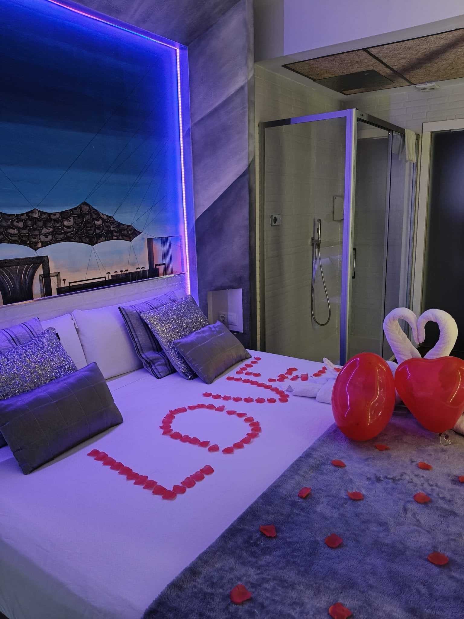 Habitación temática ambientada en París